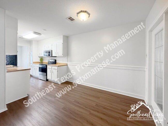 Building Photo - 1099 Sunmeadow Dr