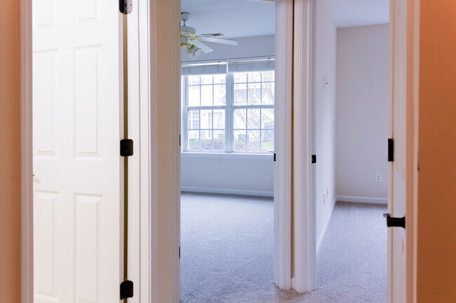 Building Photo - 2204 Valley Haven Dr