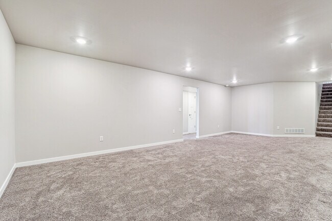 Building Photo - 785 River Bnd Ln