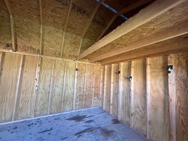 Building Photo - Renovated 3-bedroom house!  Housing accepted!