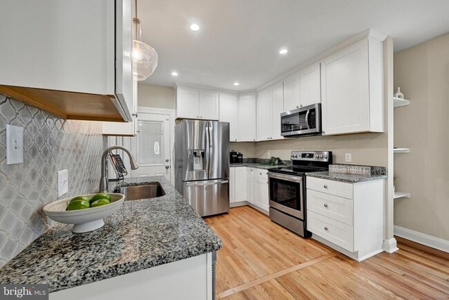Building Photo - 2630 Wycliffe Rd