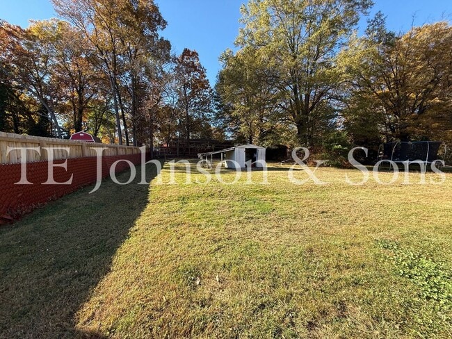 Building Photo - Cozy Greensboro Home with Modern Comforts