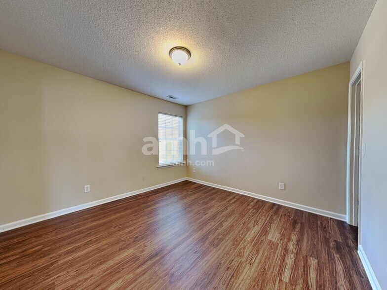 Building Photo - 4928 Alenja Ln