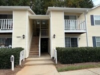 Building Photo - 2 Bedroom,1 Bathroom Condo in Greensboro!