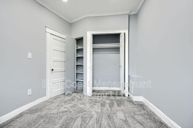 Building Photo - 3028 Kenyon Ave