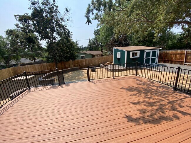 Building Photo - 1261 NE Dempsey Dr