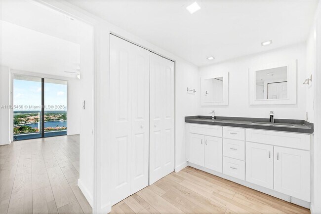 Building Photo - 20505 E Country Club Dr