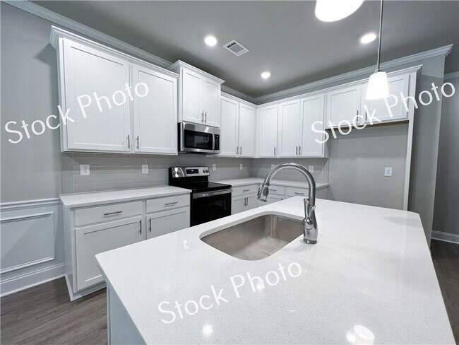 Building Photo - 5686 Rockfern Dr