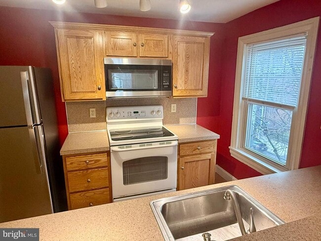 Building Photo - 101 King St