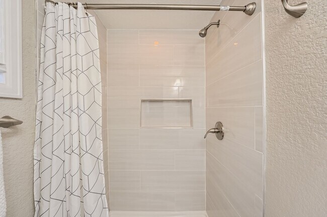 Building Photo - Modern Elegance in West Arvada - Your Drea...