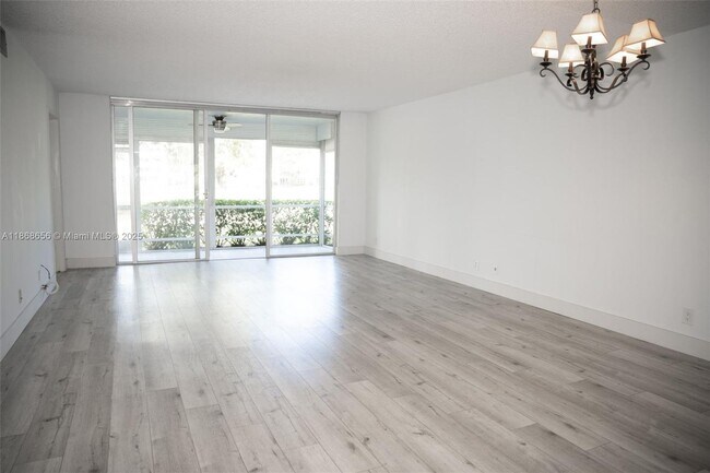 Building Photo - 4009 N Cypress Dr