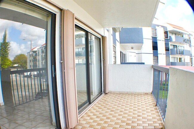 Building Photo - 5900 SW 127th Ave