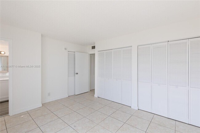 Building Photo - 17011 N Bay Rd