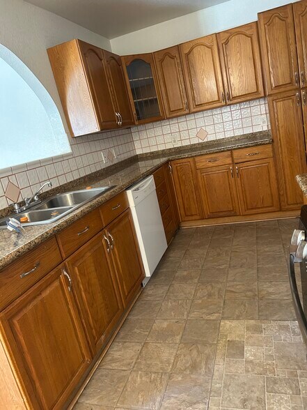 Building Photo - 44330 Glenraven Rd