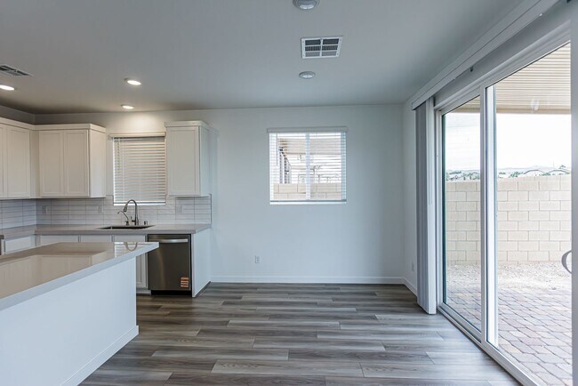 Building Photo - Brand New Home