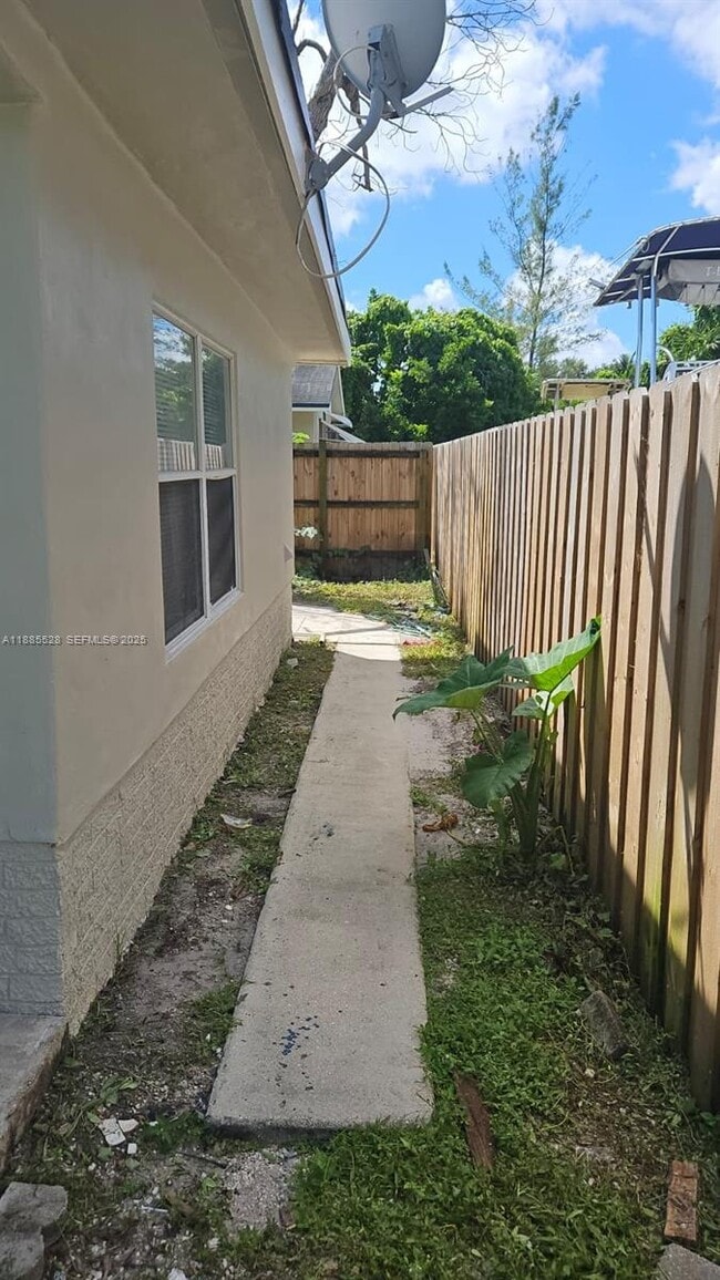 Building Photo - 2640 Garfield St