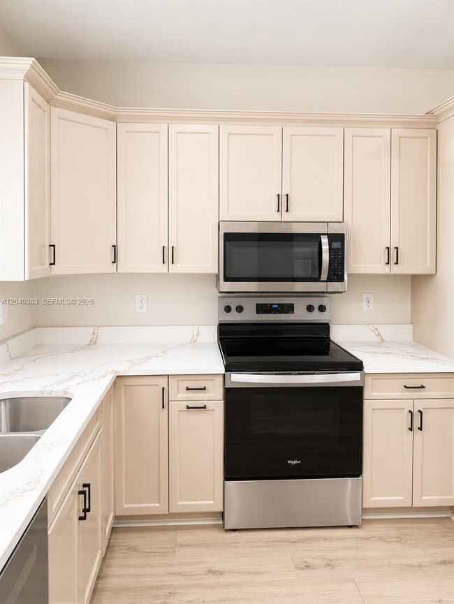 Building Photo - 1820 Salerno Cir
