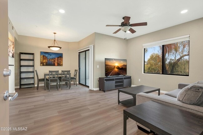 Building Photo - 2550 E River Rd