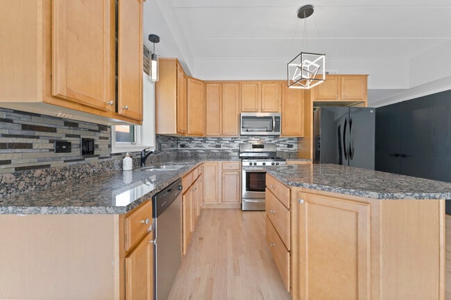 Building Photo - 2807 N 75th Ct