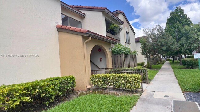 Building Photo - 8811 SW 123rd Ct