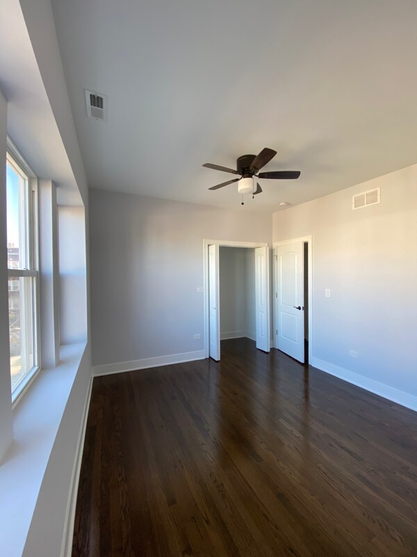 Building Photo - 5558 W Congress Pkwy