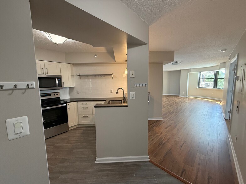 Building Photo - 1200 Braddock Pl