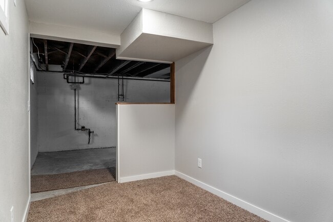 Building Photo - 712 W 22nd St