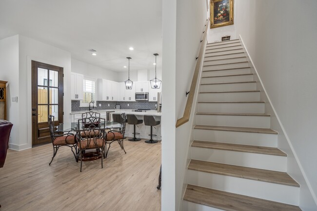 Building Photo - 6405 Highland Pine Ln