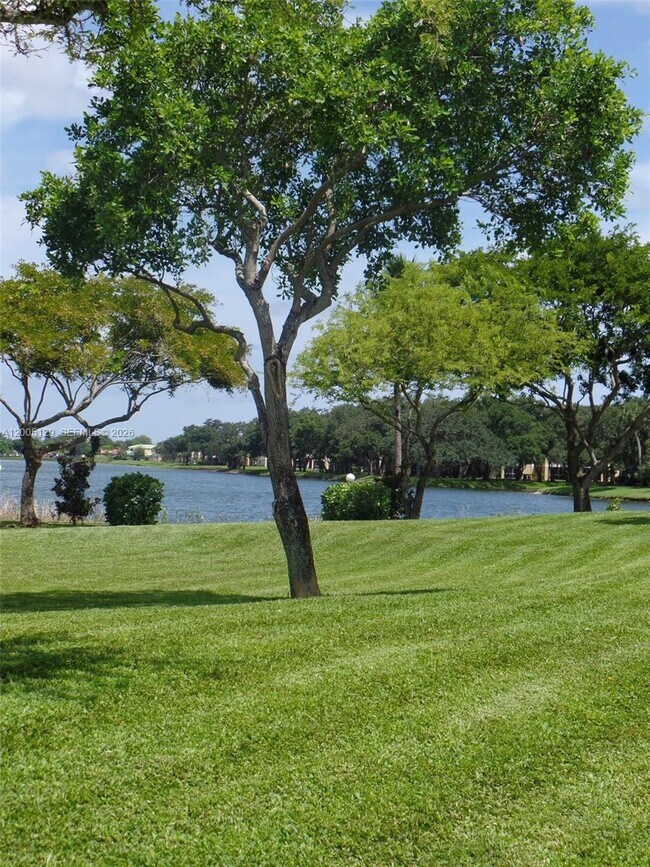 Building Photo - 2890 N Oakland Forest Dr