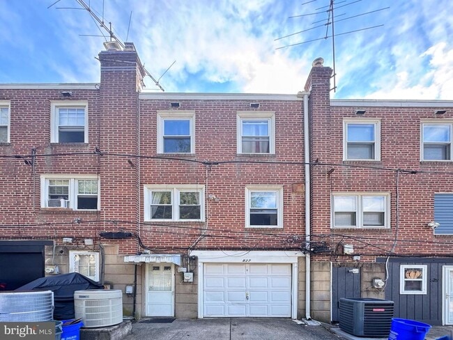 Building Photo - 827 Hampshire Rd