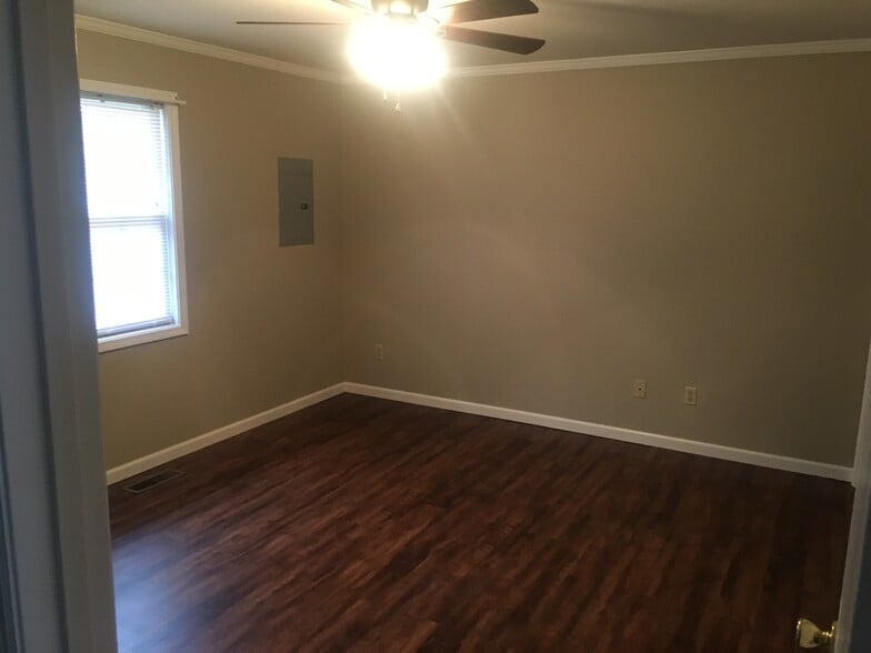 Building Photo - 745 Bradley Dr