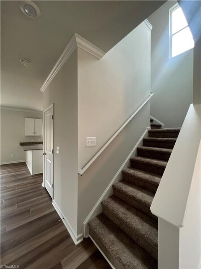 Building Photo - Fabulous 4 Bedroom 2.5 Bath Home in High P...