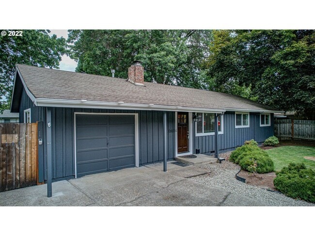 Building Photo - Lovely Ranch style home with park like rear fenced yard, Commonwealth lake Park just around the c...