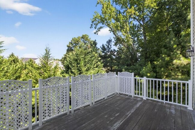 Building Photo - Pet Friendly 3 level End Unit Town Home wi...