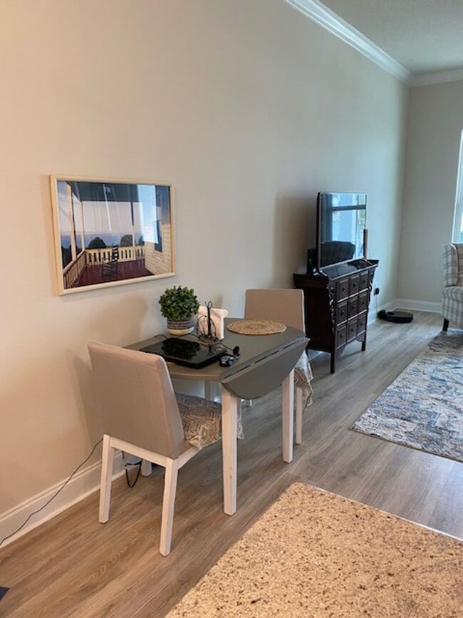 Building Photo - Furnished luxury riverfront condo for rent