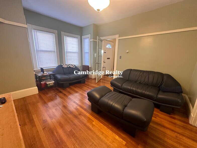 Building Photo - 374 Highland Ave