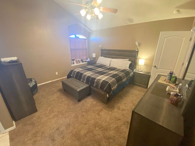 Building Photo - East El Paso 3 bed Refrig A/C w/Loft!