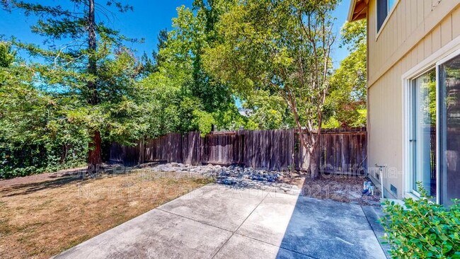 Building Photo - 5075 Charmian Dr