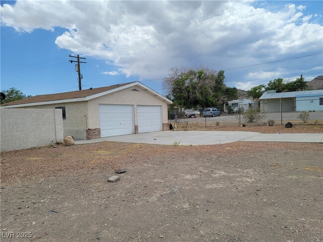 Primary Photo - 664 Sky Rd