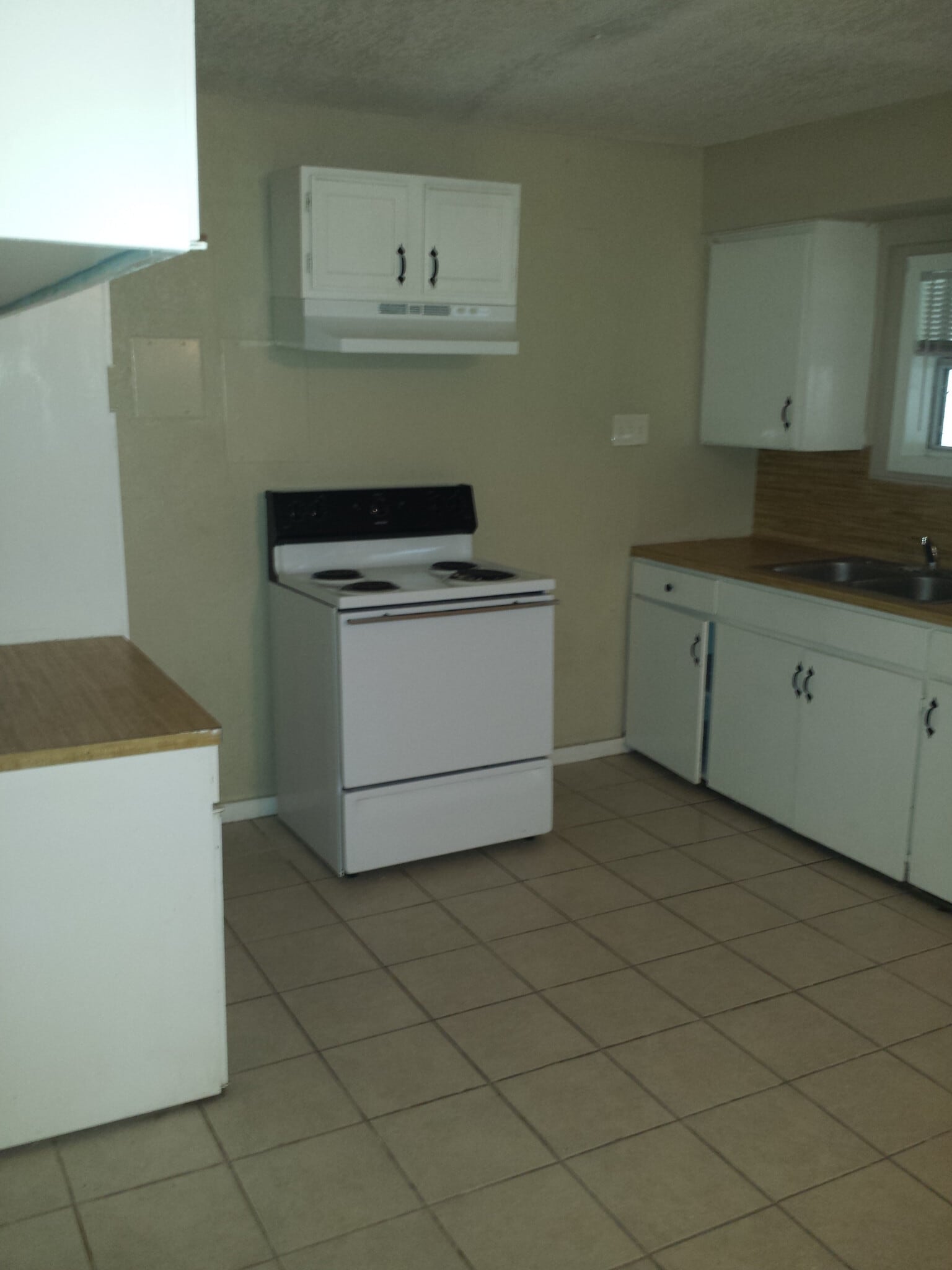 Kitchen with Granite - 4942 Brandesky