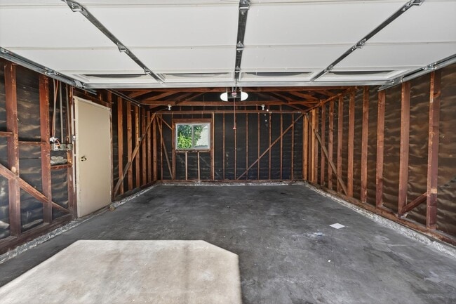 Building Photo - Beautifully Remodeled 3-Bedroom Home in Pr...