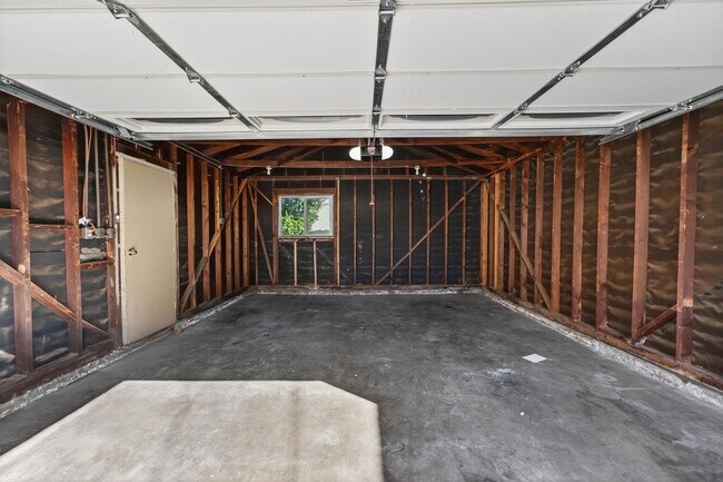 Building Photo - Beautifully Remodeled 3-Bedroom Home in Prime Lakewood Neighborhood