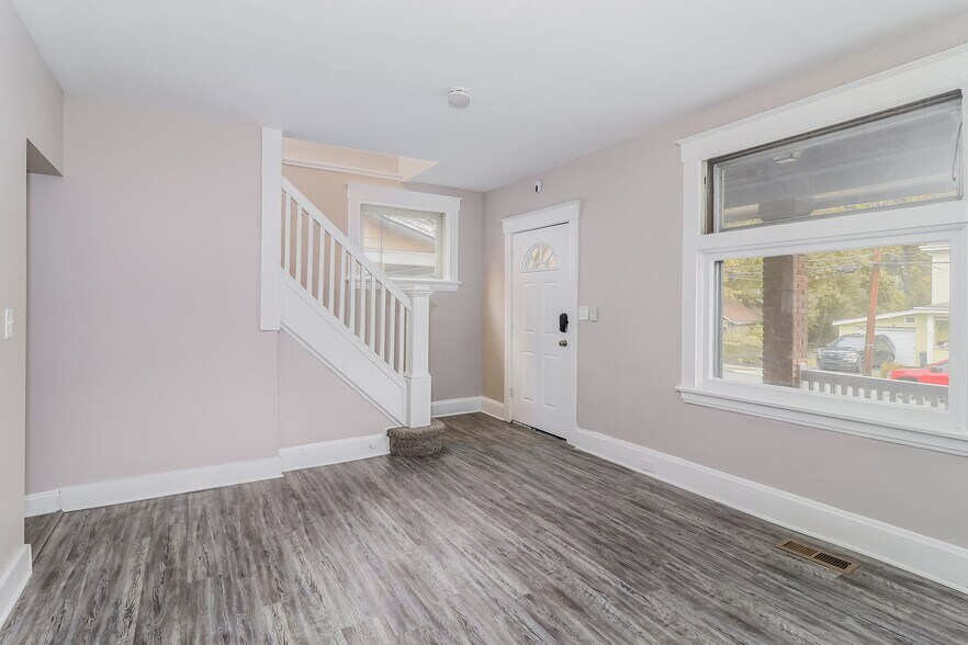 Building Photo - 11 Glenwood Ave