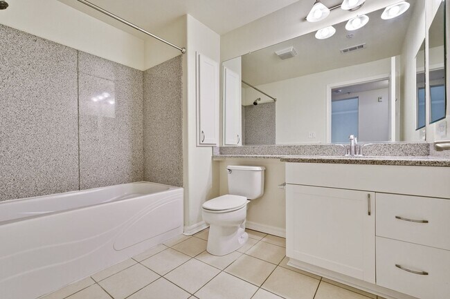 Building Photo - Large Santa Clara 1 Bedroom Condo in River...