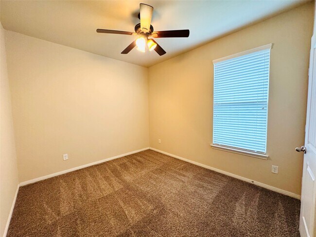 Building Photo - 23607 Tirino Shores Dr