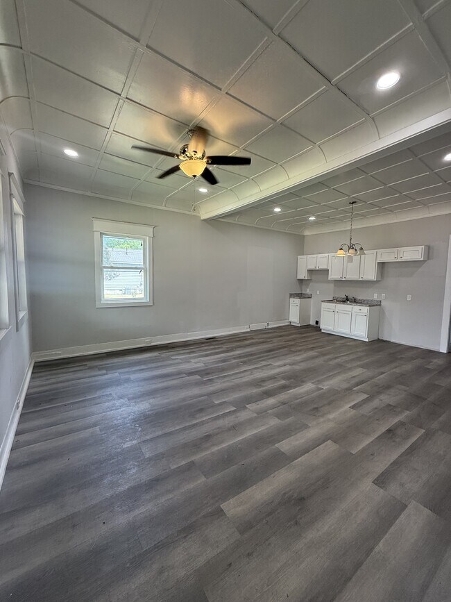 Building Photo - 1701 Ave I