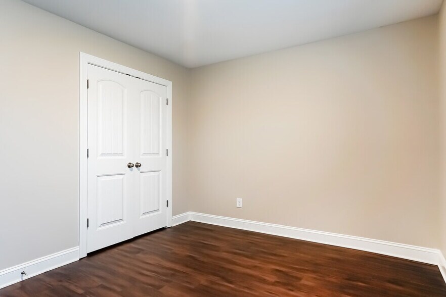 Building Photo - 327 Azalea Gaze Dr