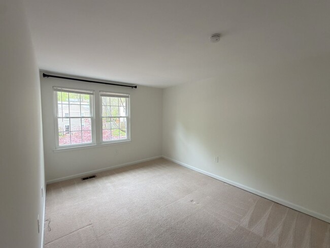 Building Photo - Beautiful 4 Bed 2.5 Bath Townhome in Burke For Rent!