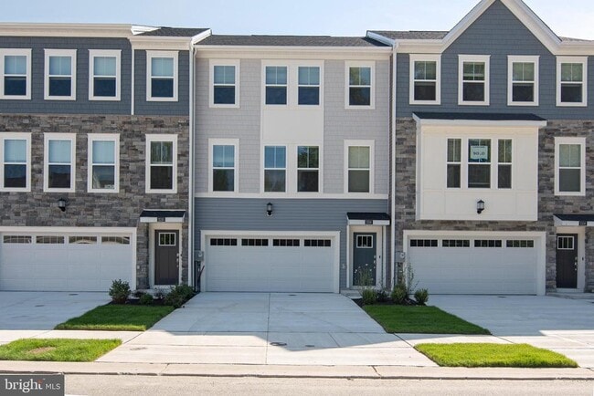 Building Photo - 2108 Winterberry Ln