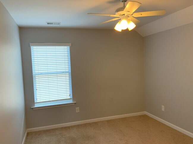Building Photo - 1465 Parkside Village Dr